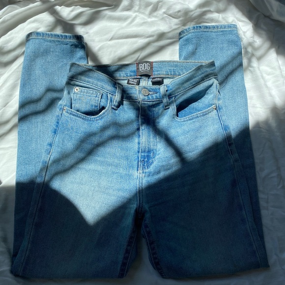 BDG Light Wash Girlfriend Jeans - Picture 2 of 4